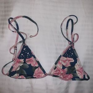 Frankie’s Bikini Top Crochet Floral Small